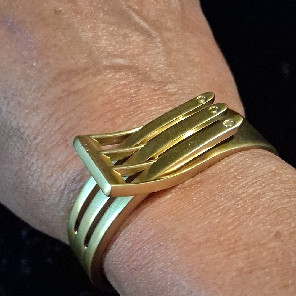Elegant Gold Women's Bracelet